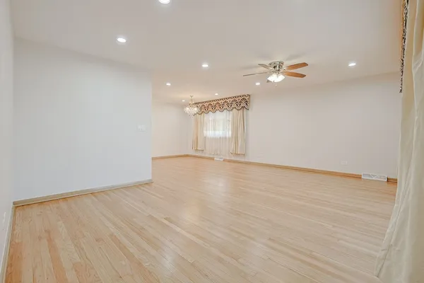 $3,400 | 475 Courtesy Lane, Des Plaines, IL 60018