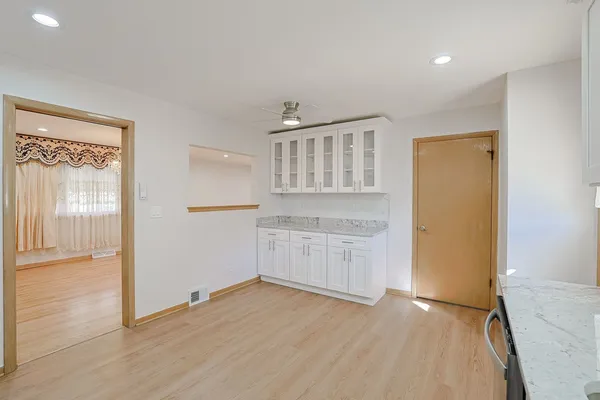 $3,400 | 475 Courtesy Lane, Des Plaines, IL 60018