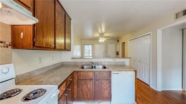 $975 | 317 Manuel Drive, Unit A, College Station, TX 77840