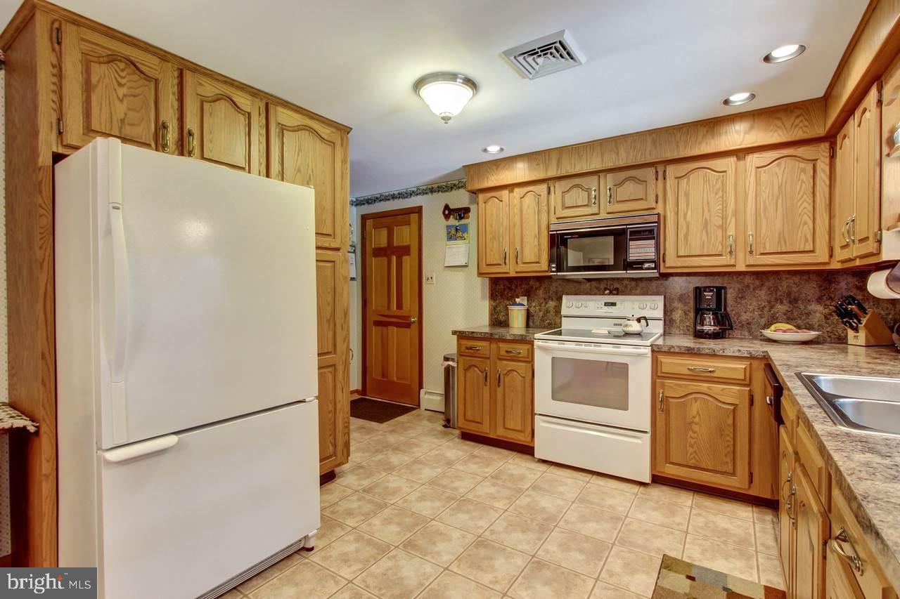 5047 Walters Hatchery Road Spring Grove, PA 17362 - Photo 6 of 32