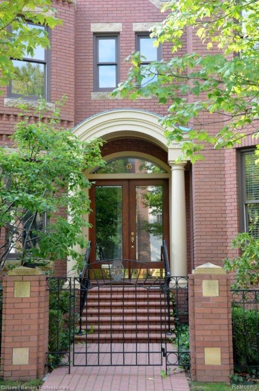 463 West Merrill Street Birmingham, MI 48009 - Photo 1 of 20 DSC_0539.jpg