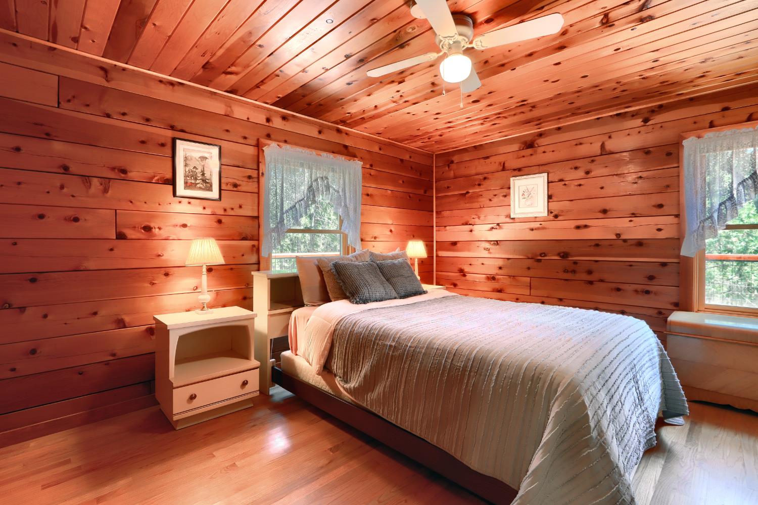 7190 Hites Cove Road Mariposa, CA 95338 - Photo 24 of 61 a bedroom with a bed and a flat tv screen