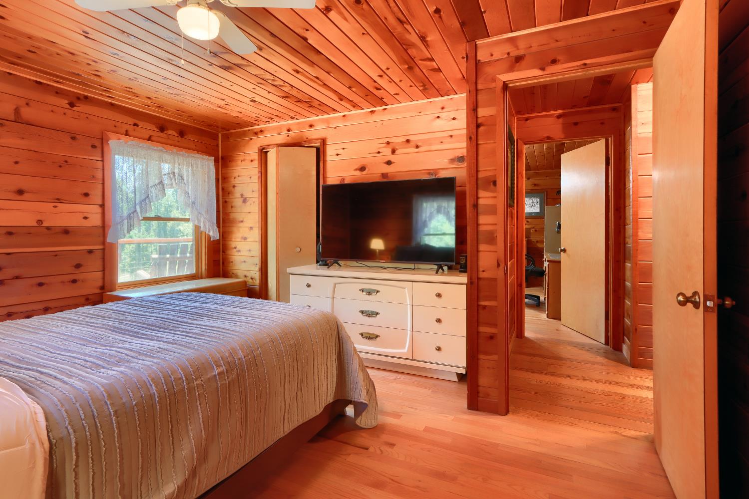 7190 Hites Cove Road Mariposa, CA 95338 - Photo 25 of 61 a bedroom with a bed and a flat screen tv