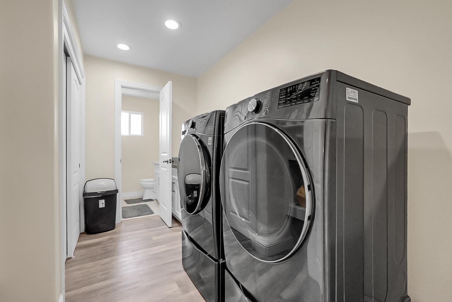 6112 Slaton Court Stockton, CA 95215 - Photo 24 of 46 a utility room with dryer and washer