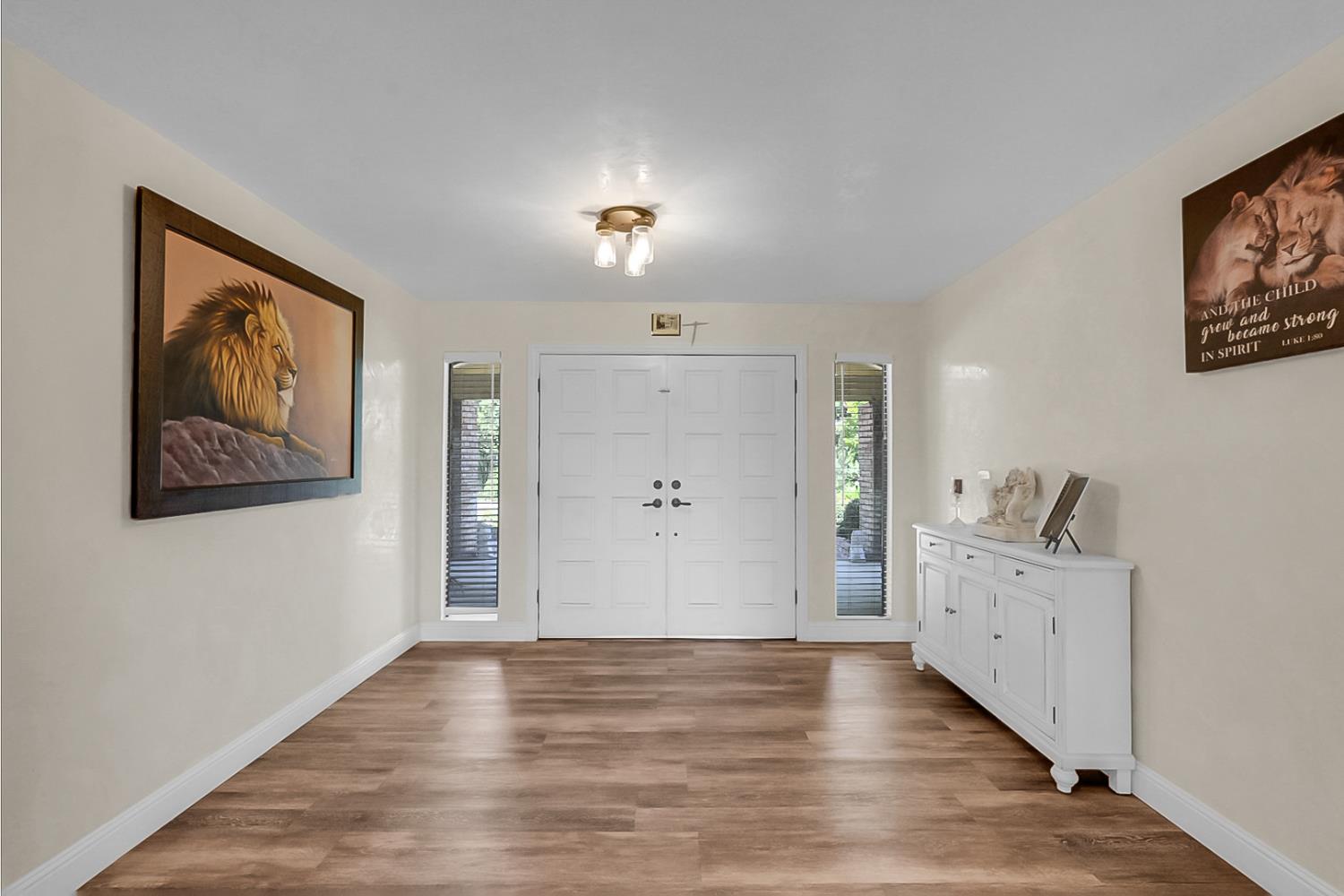 6112 Slaton Court Stockton, CA 95215 - Photo 4 of 46 a view of a hallway with wooden floor and closet