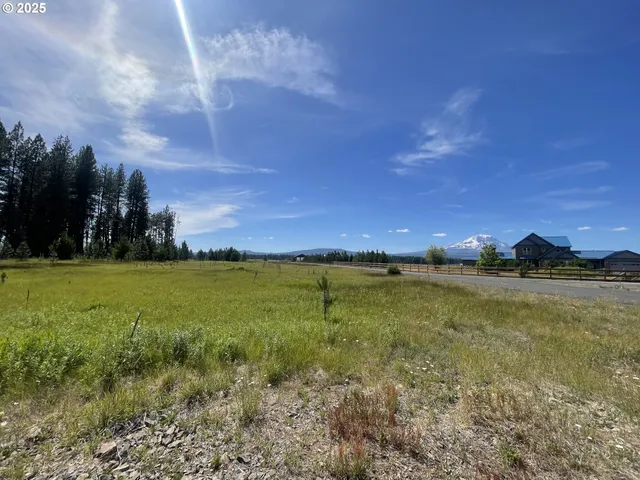 a view of a lake view with an ocean view
