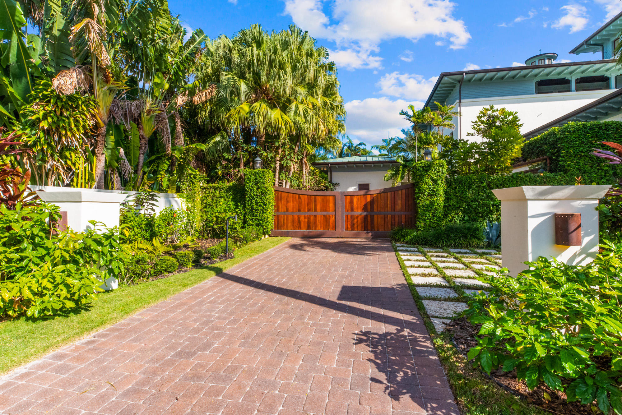 48 Coconut Lane Tequesta, FL 33469 - Photo 21 of 30 48 Coconut Ln, Tequesta, FL 33469 (19)