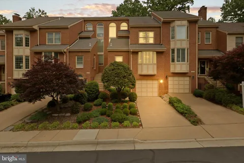 $850,000 | 10204 Aspen Willow Drive, Fairfax, VA 22032
