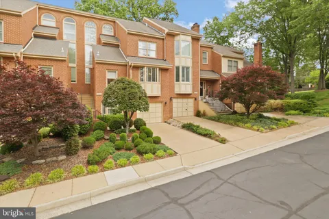 $850,000 | 10204 Aspen Willow Drive, Fairfax, VA 22032