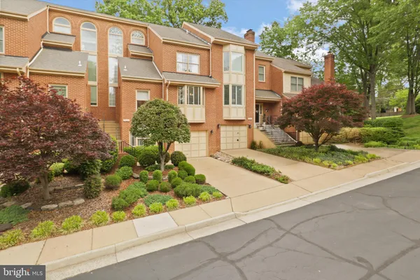 $850,000 | 10204 Aspen Willow Drive, Fairfax, VA 22032