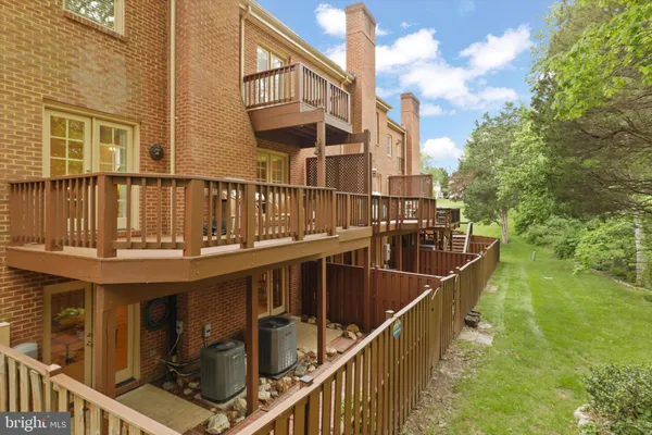 $850,000 | 10204 Aspen Willow Drive, Fairfax, VA 22032