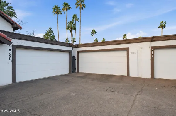 a picture of a wall with a white wall and white walls