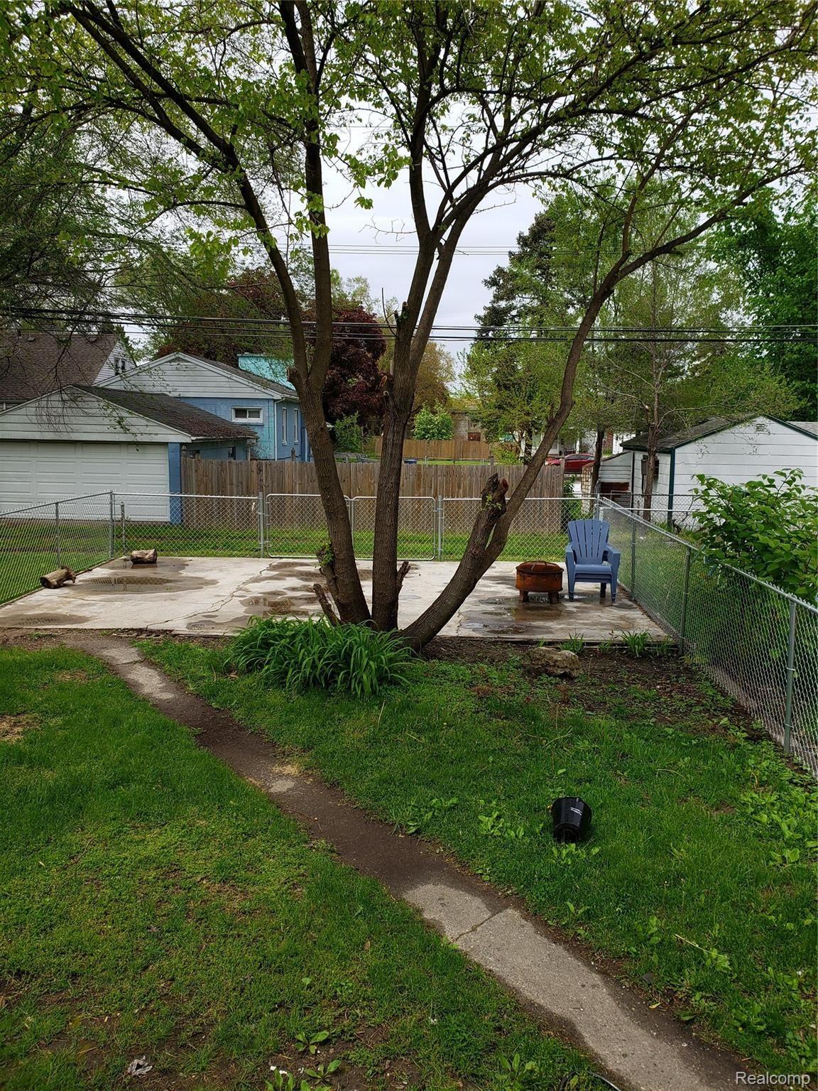 8231 Rivard Avenue Warren, MI 48089 - Photo 4 of 21 yard.jpg