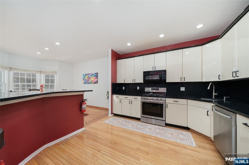 20 Pine Valley Road, Unit 148 Livingston, NJ 07039 - Photo 9 of 38
