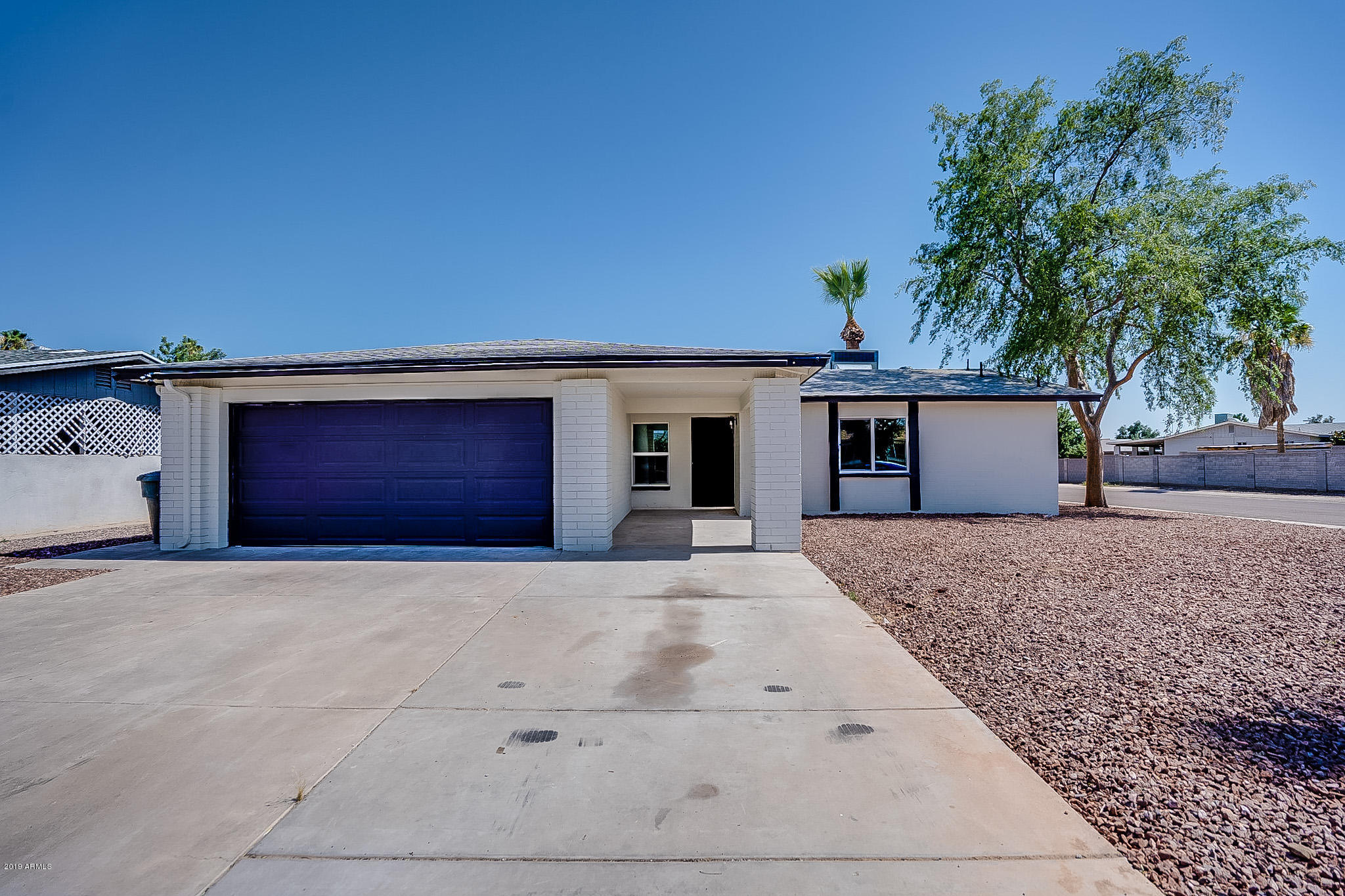 821 West St John Road Phoenix, AZ 85023 - Photo 3 of 40 Saint John-2