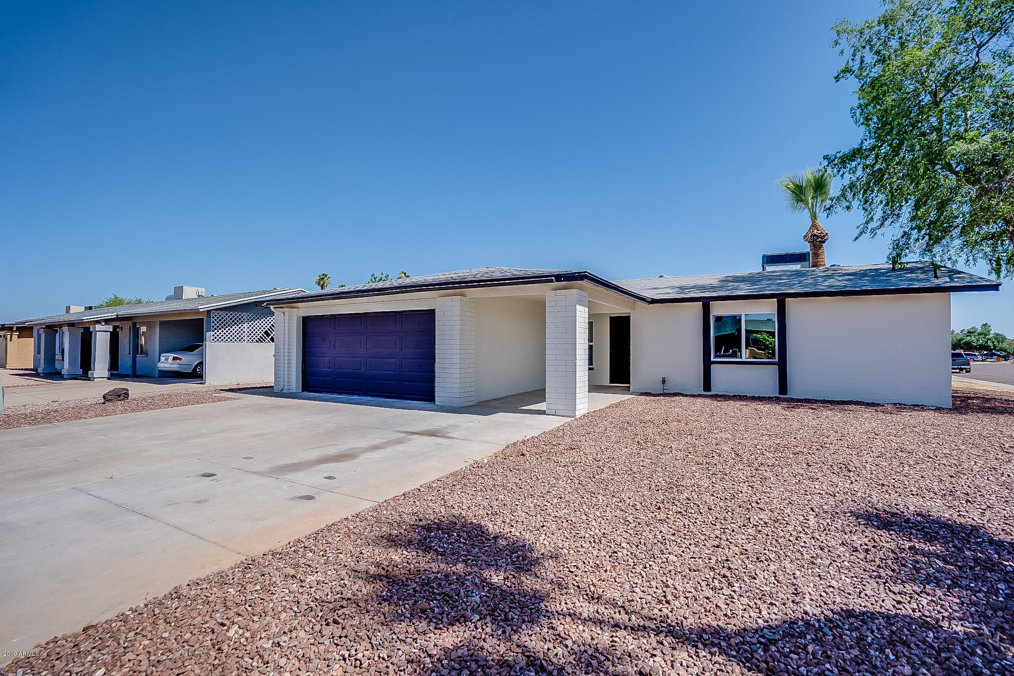 821 West St John Road Phoenix, AZ 85023 - Photo 4 of 40 Saint John-3