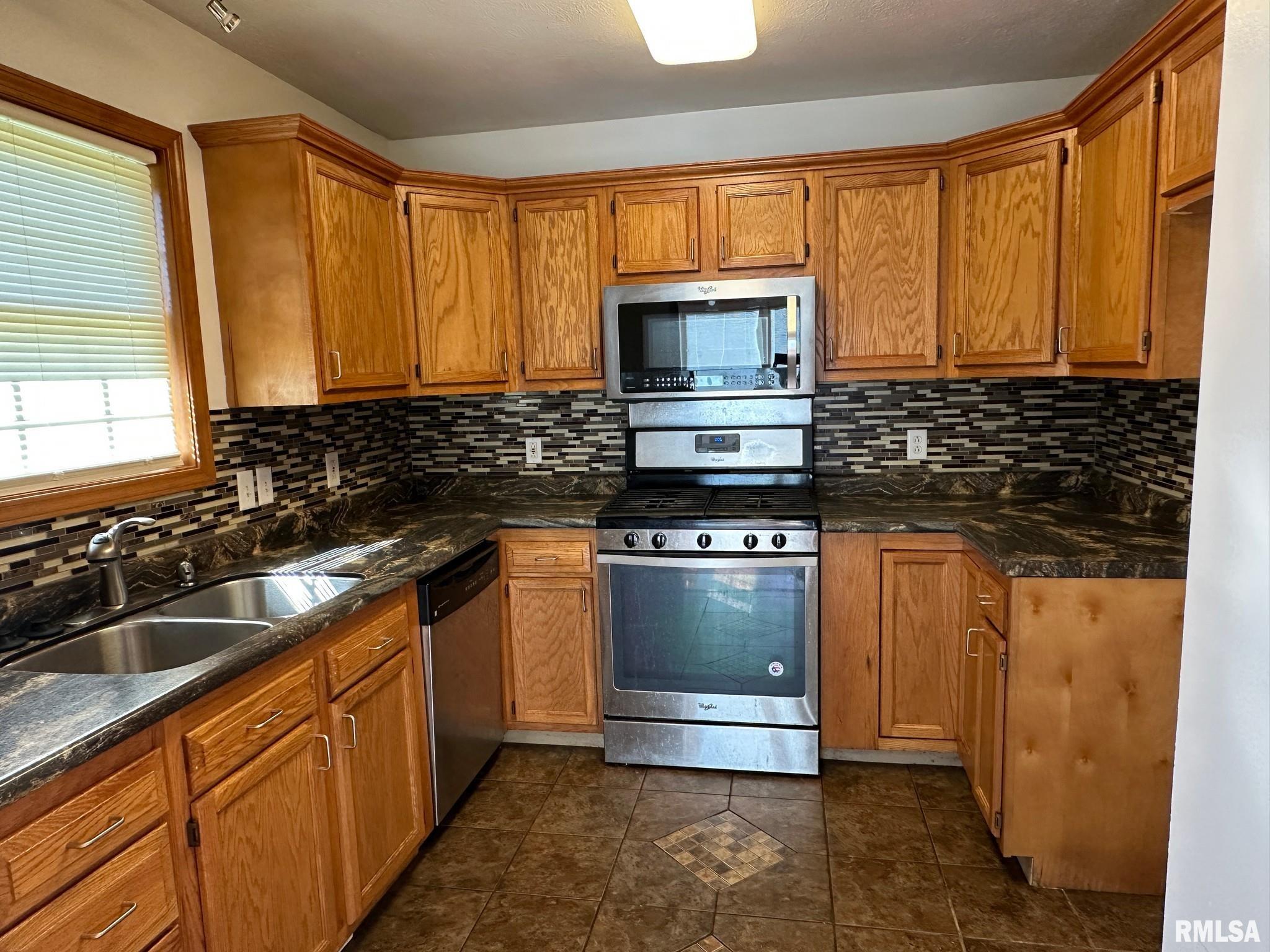 805 Knoll Pointe Place Springfield, IL 62703 - Photo 8 of 26