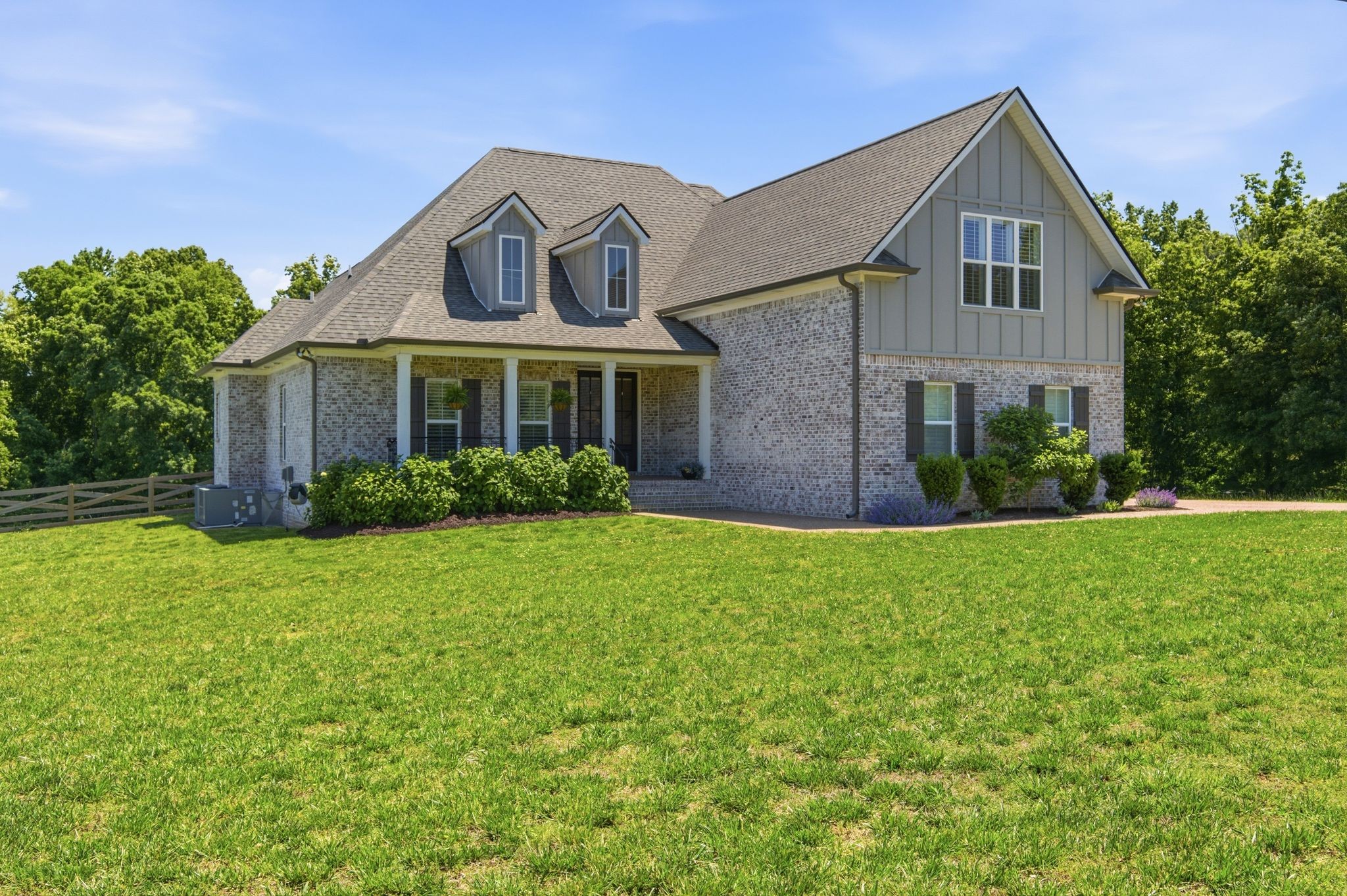 17845 Highway 76 East Springfield, TN 37172 - Photo 2 of 55 a front view of a house with a yard