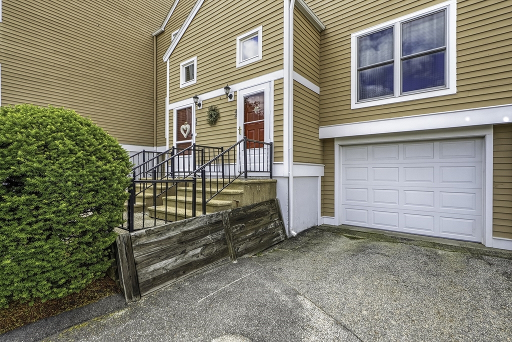 44 Merlin Court, Unit 44 Worcester, MA 01602 - Photo 2 of 35