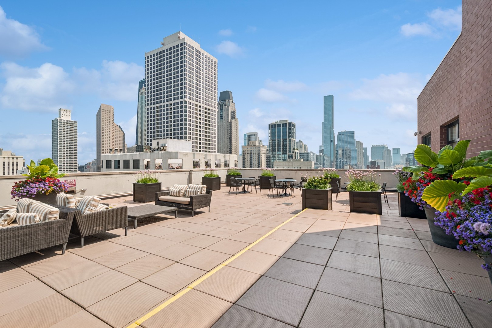 1122 North Dearborn Street, Unit 8E Chicago, IL 60610 - Photo 15 of 16 a view of outdoor space with seating space