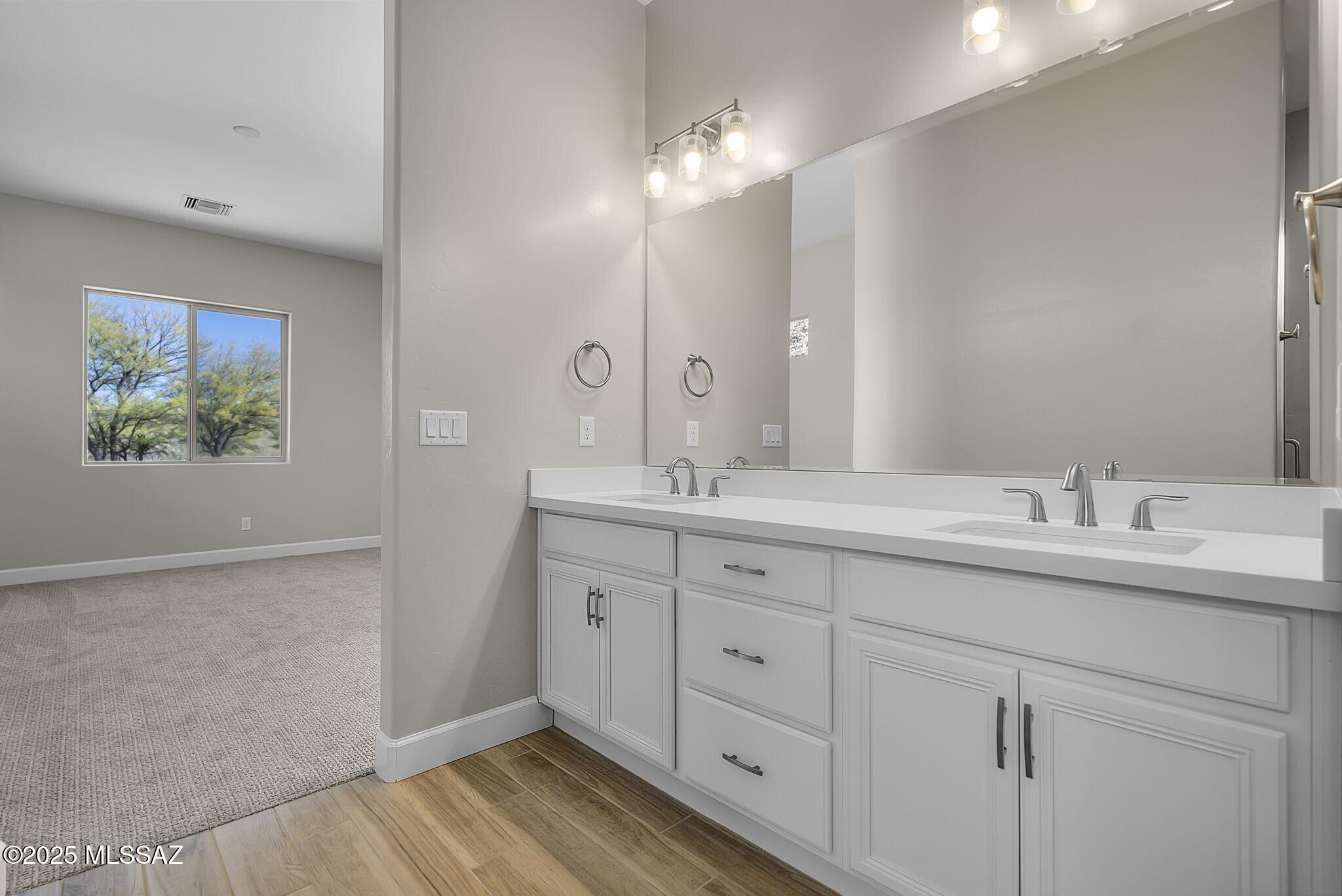2171 Embarcadero Way Tubac, AZ 85646 - Photo 18 of 37 Primary Bathroom