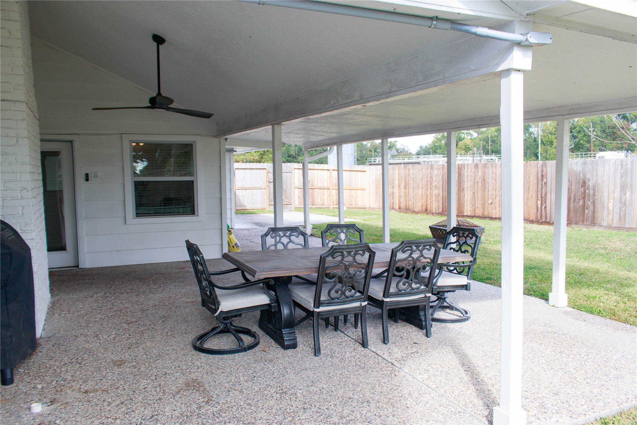 7510 Ralick Court Spring, TX 77379 - Photo 11 of 44 a dining room with furniture and large windows