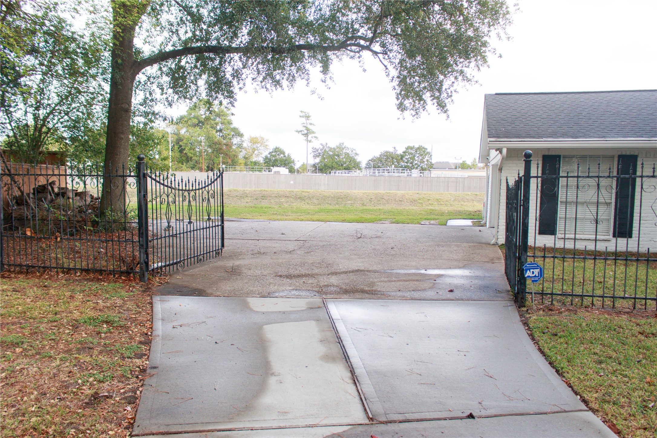 7510 Ralick Court Spring, TX 77379 - Photo 6 of 44 a view of a pathway with a patio
