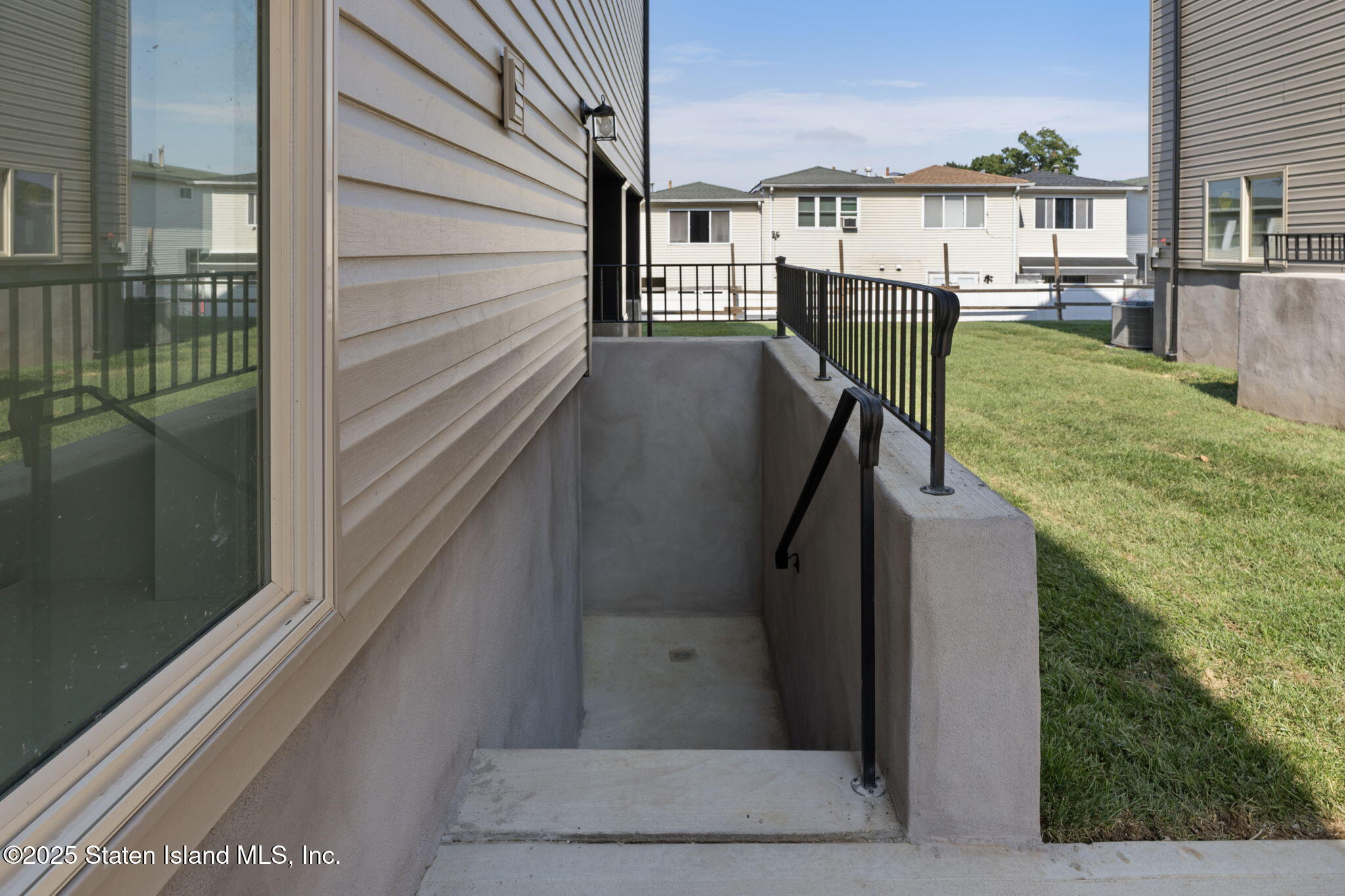 1370 Forest Hill Road, Unit 2B Staten Island, NY 10314 - Photo 17 of 20