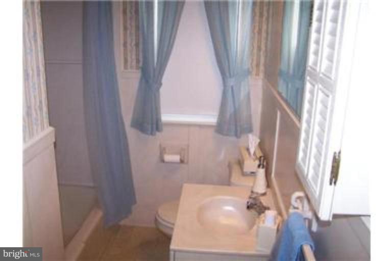 133 Devonshire Road Hagerstown, MD 21740 - Photo 10 of 20 Bath #2