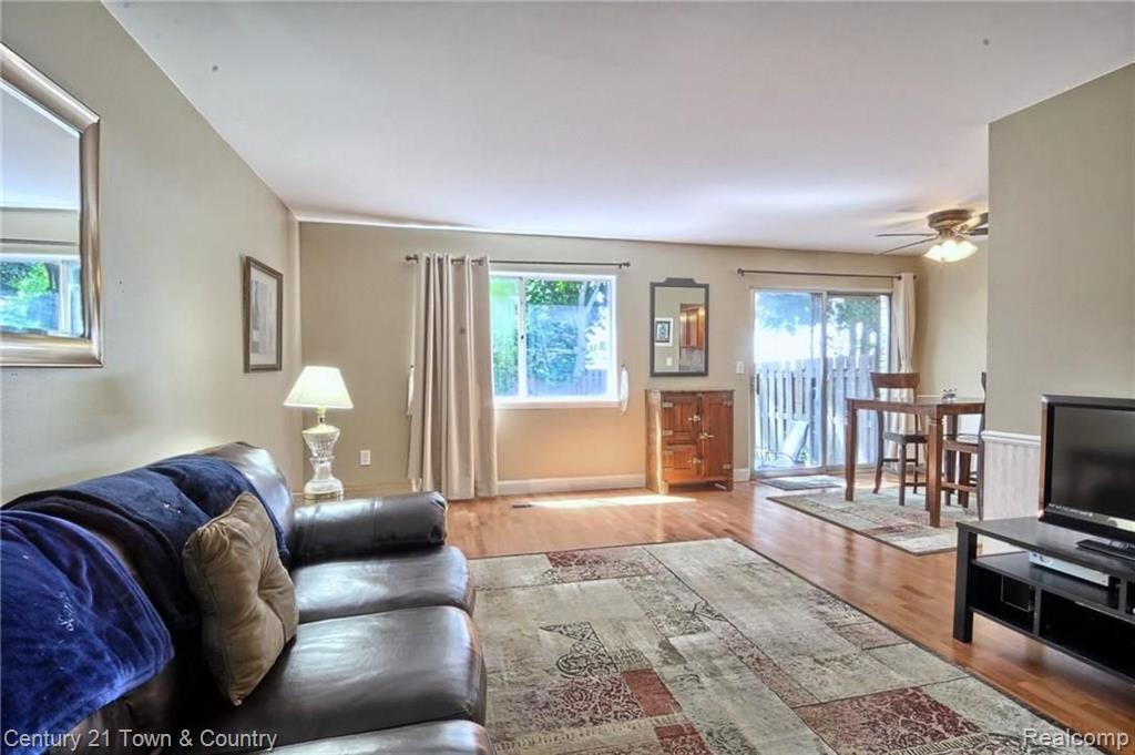 111 Manor Way Rochester, MI 48309 - Photo 4 of 32