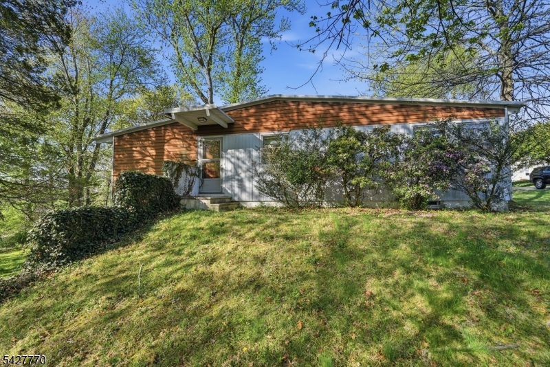 101 Gates Avenue Gillette, NJ 07933 - Photo 3 of 12