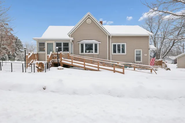 $278,000 | 220 5th Avenue West, Washburn, WI 54891