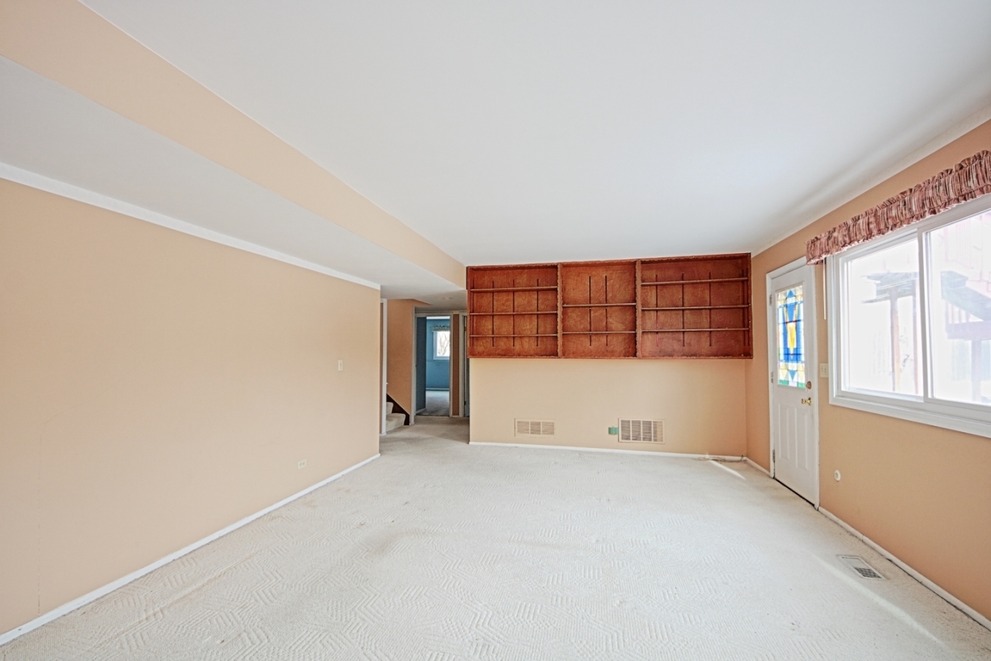 234 Windsor Drive Bolingbrook, IL 60440 - Photo 16 of 22 an empty room with cabinet