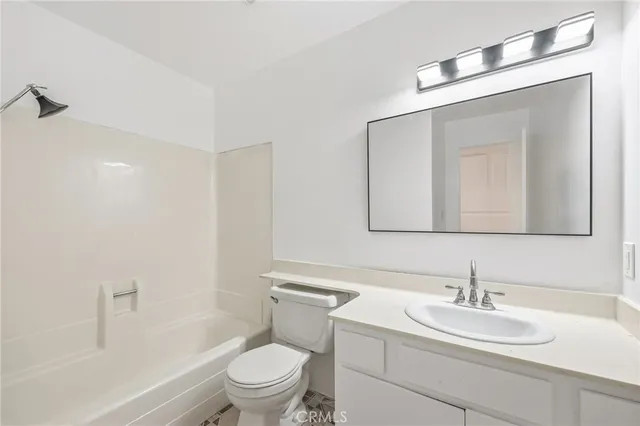 $499,000 | 15030 Victory Boulevard, Unit 103, Van Nuys, CA 91411