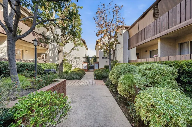 $499,000 | 15030 Victory Boulevard, Unit 103, Van Nuys, CA 91411