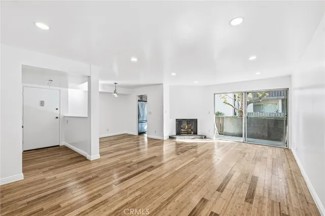 $499,000 | 15030 Victory Boulevard, Unit 103, Van Nuys, CA 91411