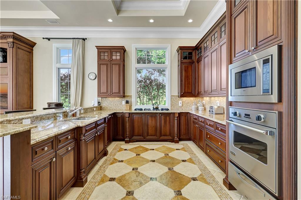 2249 Miramonte Court Naples, FL 34105 - Photo 12 of 43