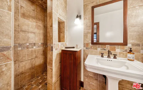 $2,179,000 | 10824 Lindblade Street, Culver City, CA 90230