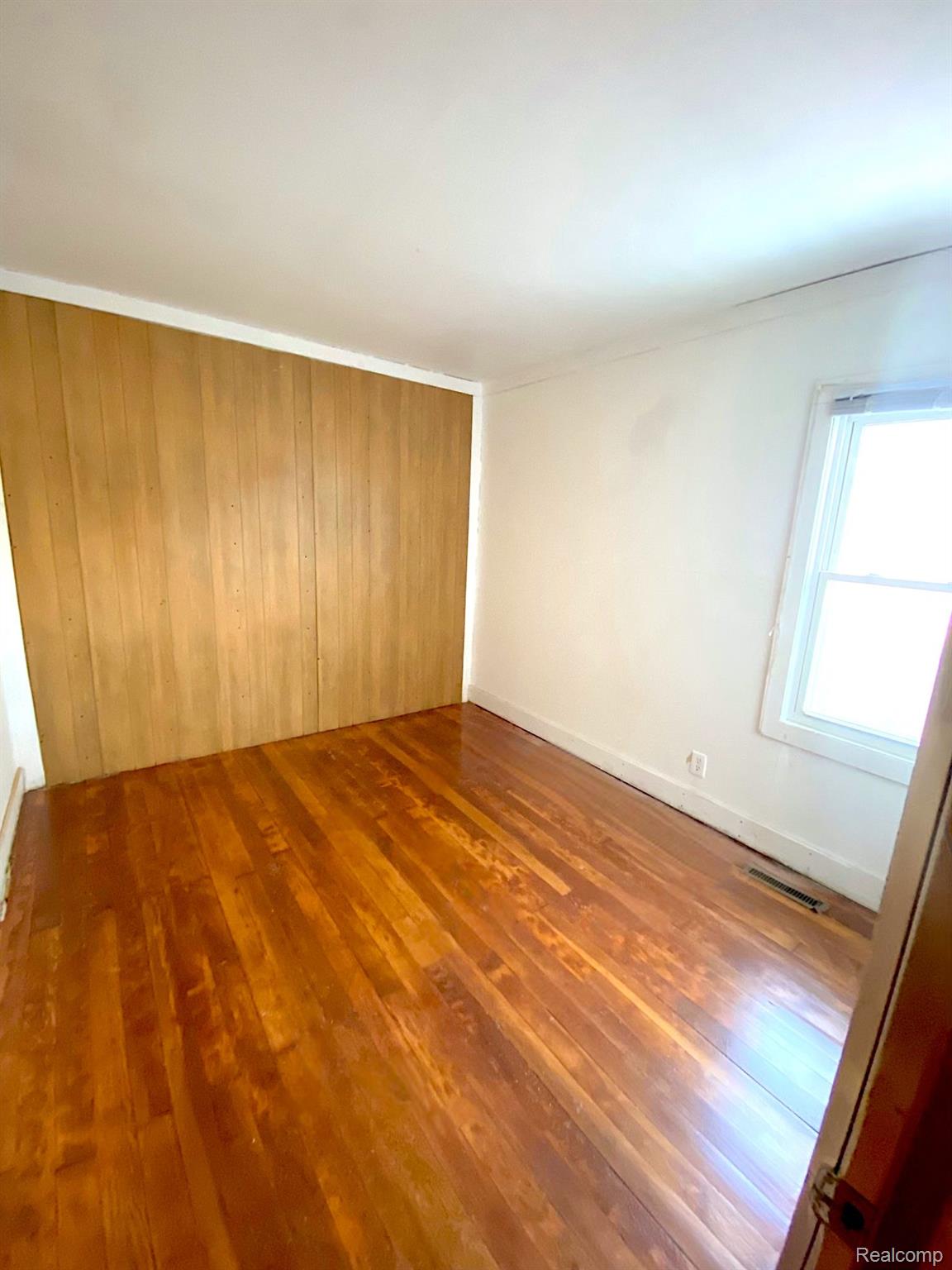 3509 Davison Road Flint, MI 48506 - Photo 7 of 13 Gallery Image 7