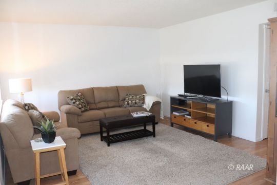 319 South Margalo Street Ridgecrest, CA 93555 - Photo 8 of 24