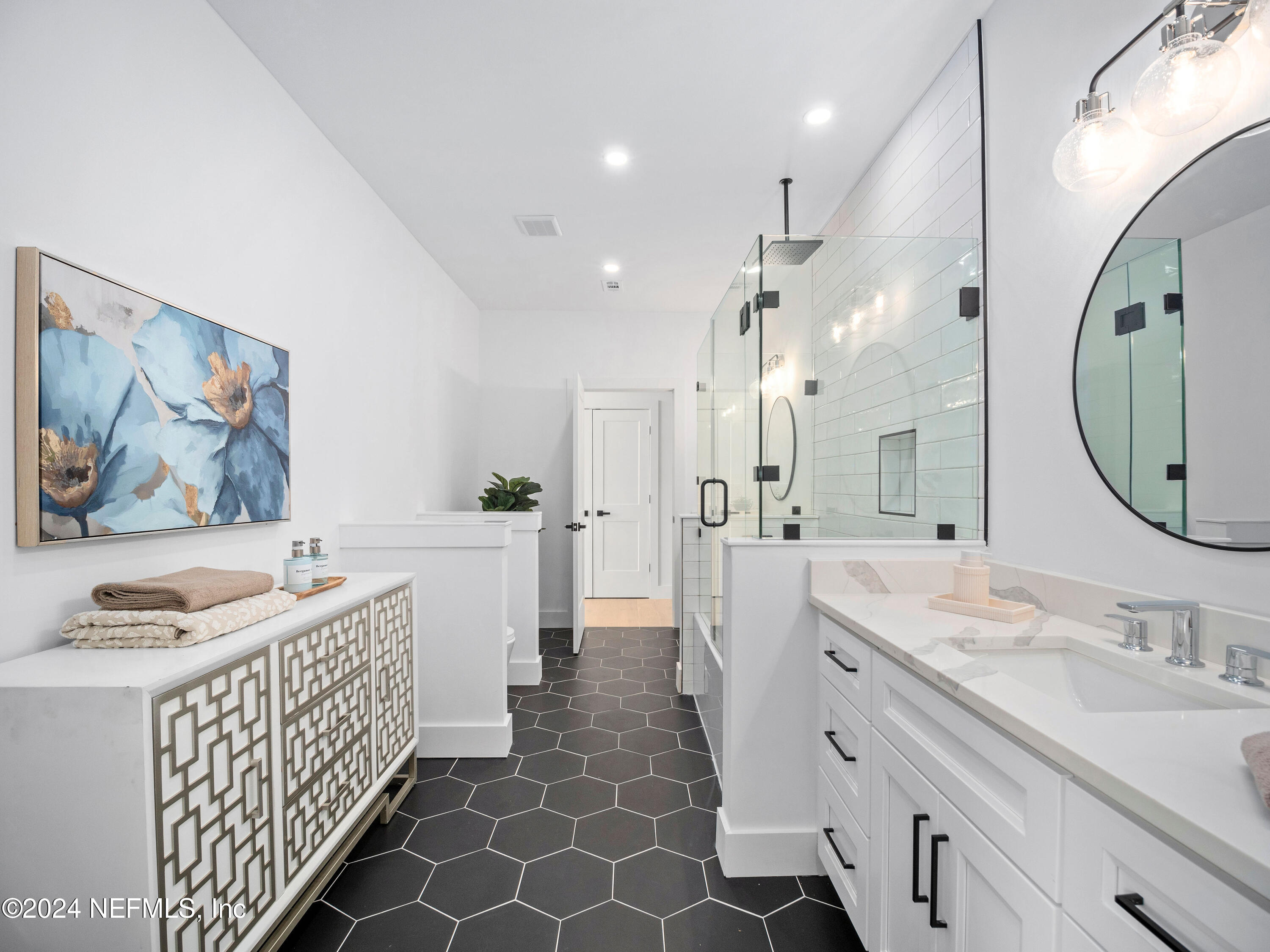 7834 Hunters Grove Road Jacksonville, FL 32256 - Photo 51 of 101 Jack and Jill Bathroom