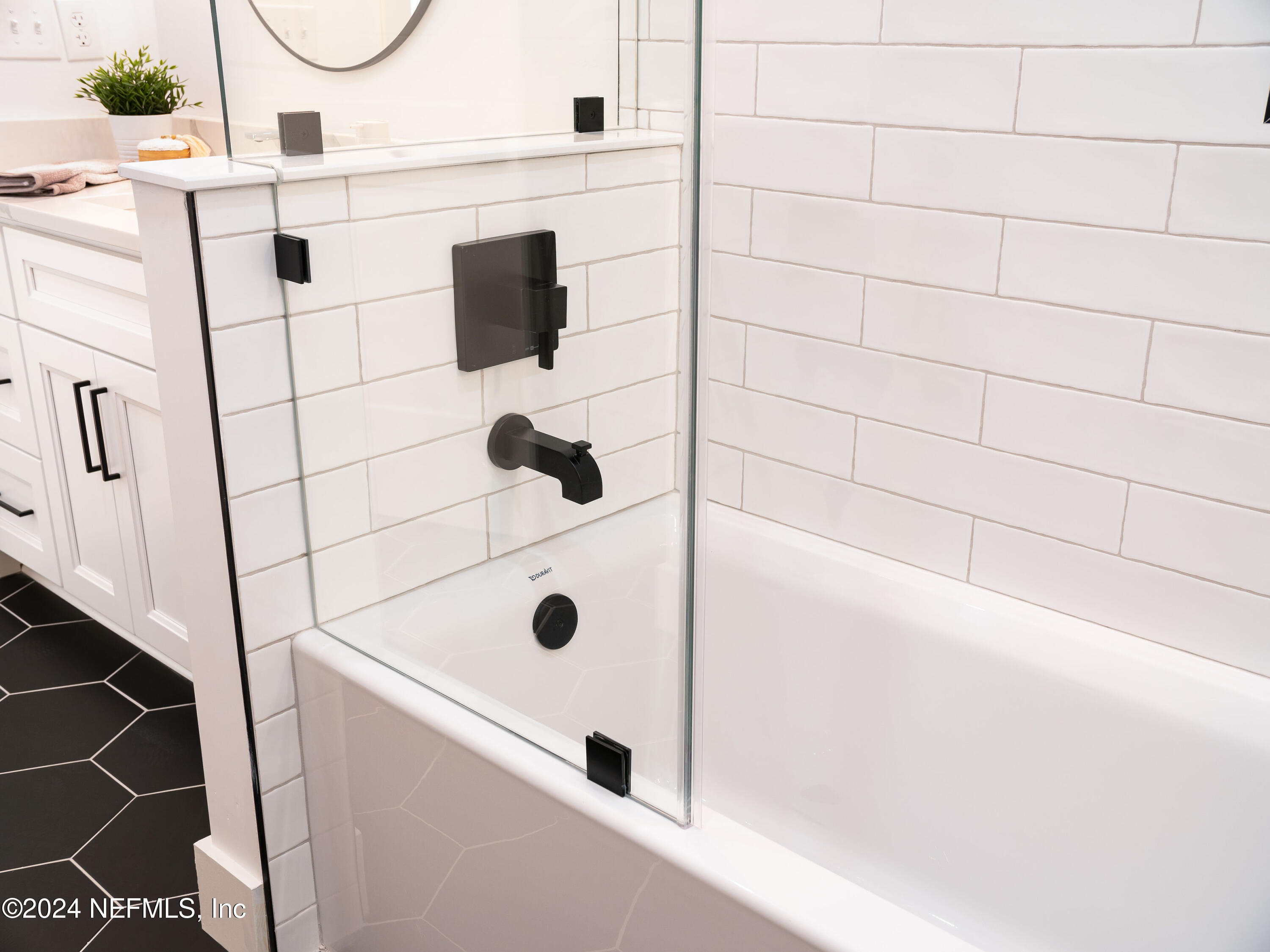 7834 Hunters Grove Road Jacksonville, FL 32256 - Photo 54 of 101 Jack and Jill Bathroom details