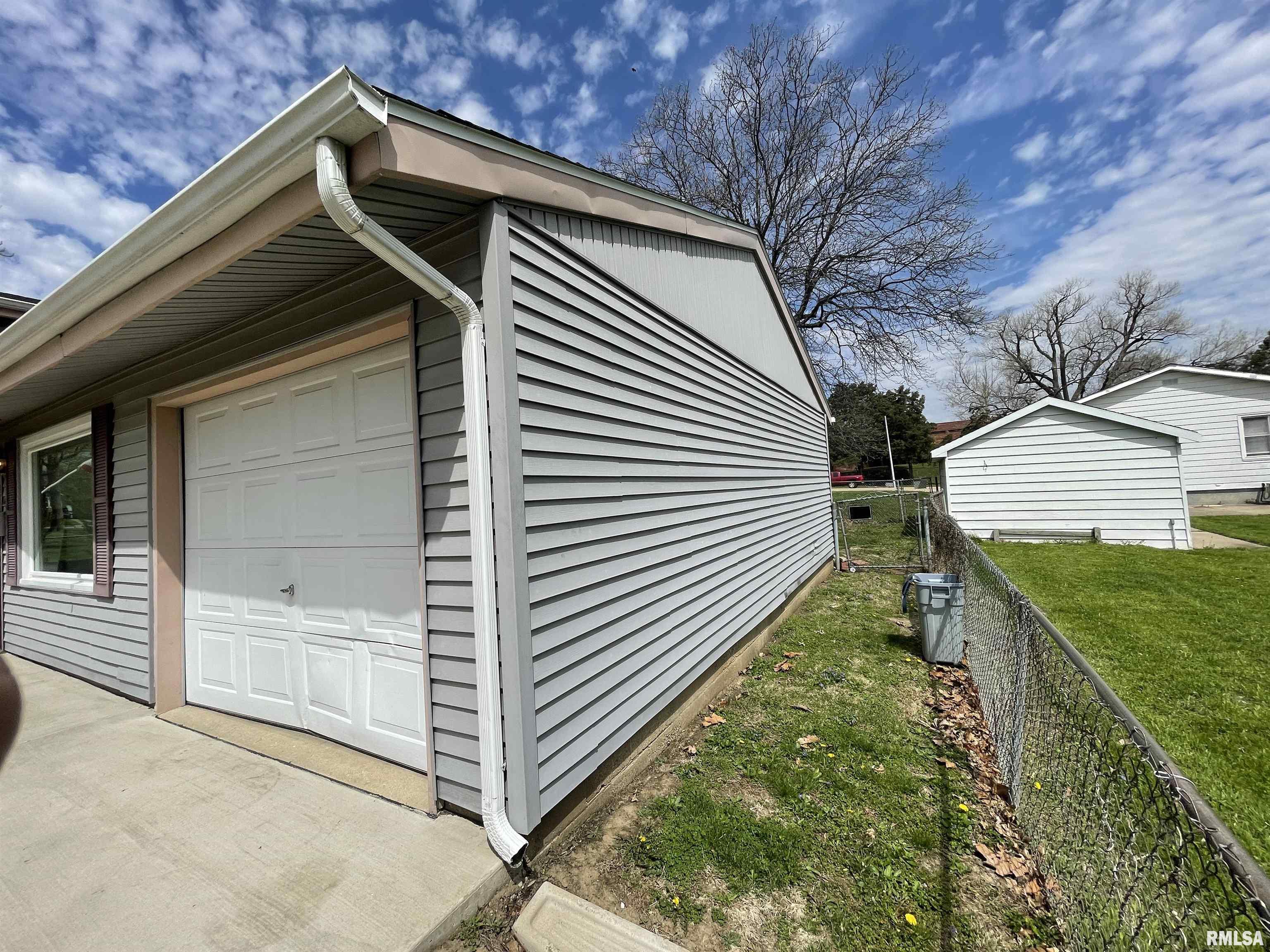 817 East Thoma Street Springfield, IL 62702 - Photo 2 of 13 Gallery Image 2