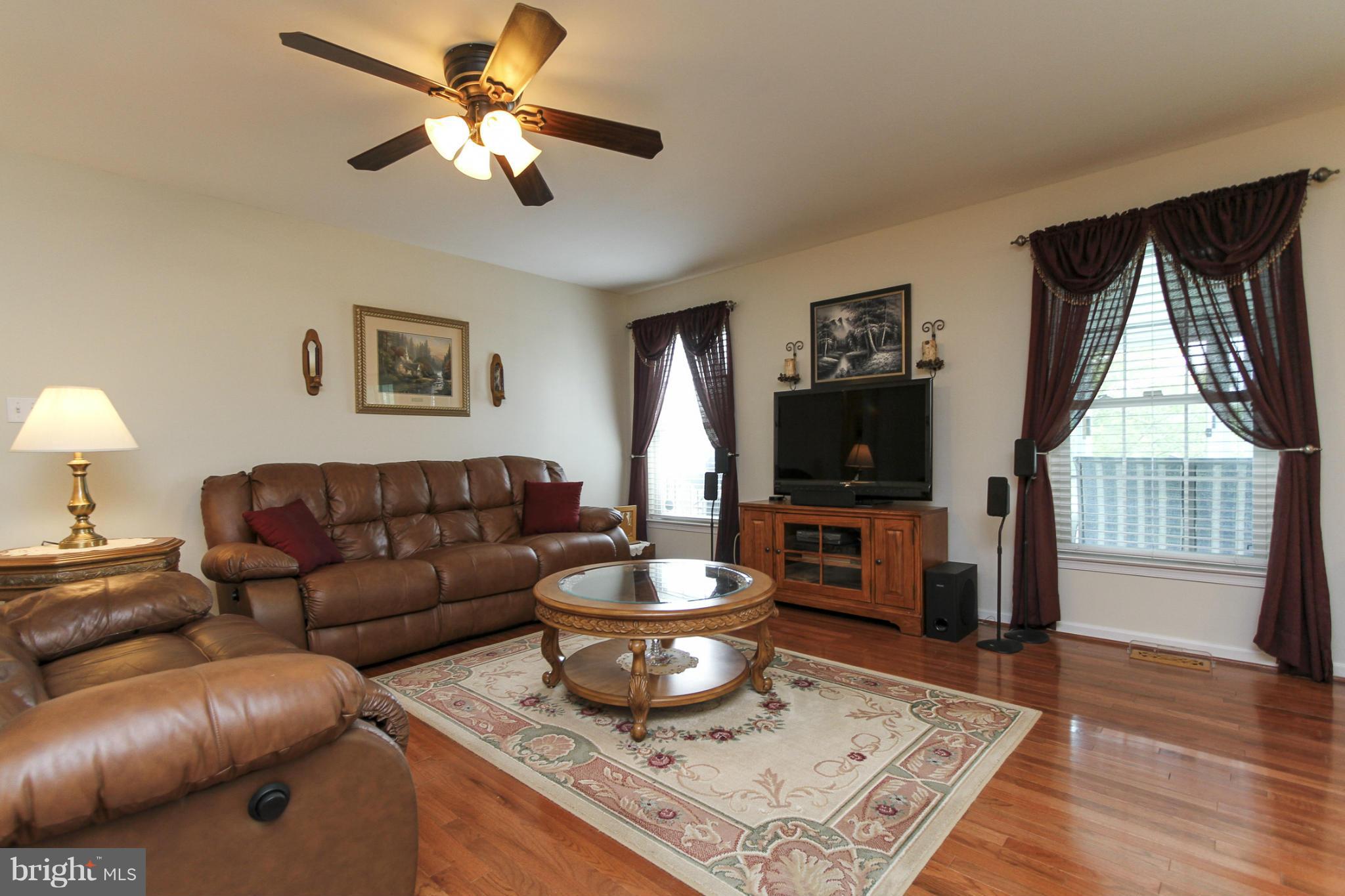 1004 Gullo Road New Windsor, MD 21776 - Photo 3 of 30 Living Room