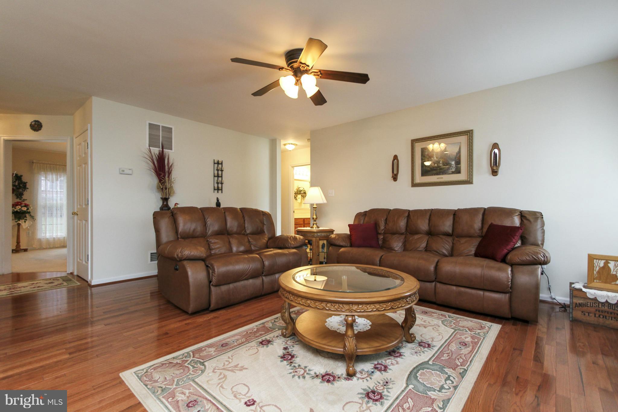 1004 Gullo Road New Windsor, MD 21776 - Photo 4 of 30 Living Room