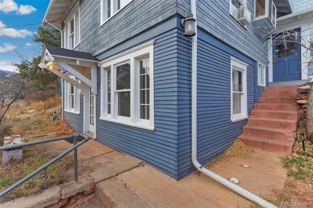 $2,500 | 48 Lincoln Avenue, Manitou Springs, CO 80829
