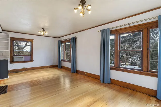 $2,500 | 48 Lincoln Avenue, Manitou Springs, CO 80829