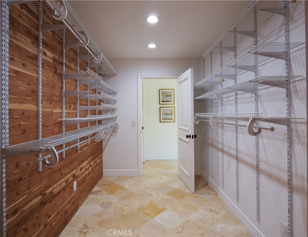 27424 Rainbow Ridge Road Palos Verdes Peninsula, CA 90274 - Photo 17 of 59 Primary Walk-In Closet