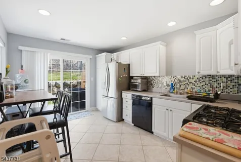 $489,000 | 42 Pond Hollow Drive, Oak Ridge, NJ 07438