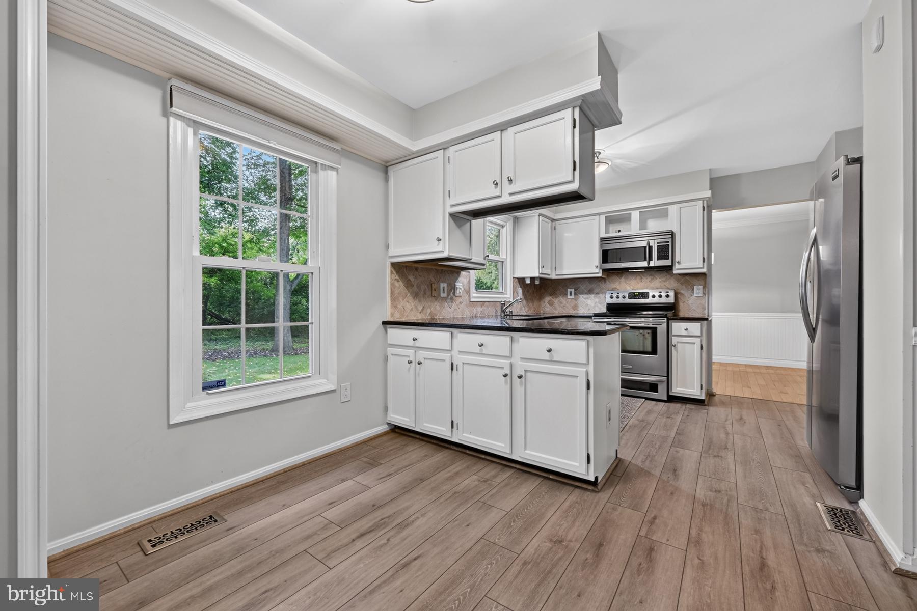 303 Riding Ridge Road Annapolis, MD 21403 - Photo 18 of 48 Breakfast Nook & Kitchen